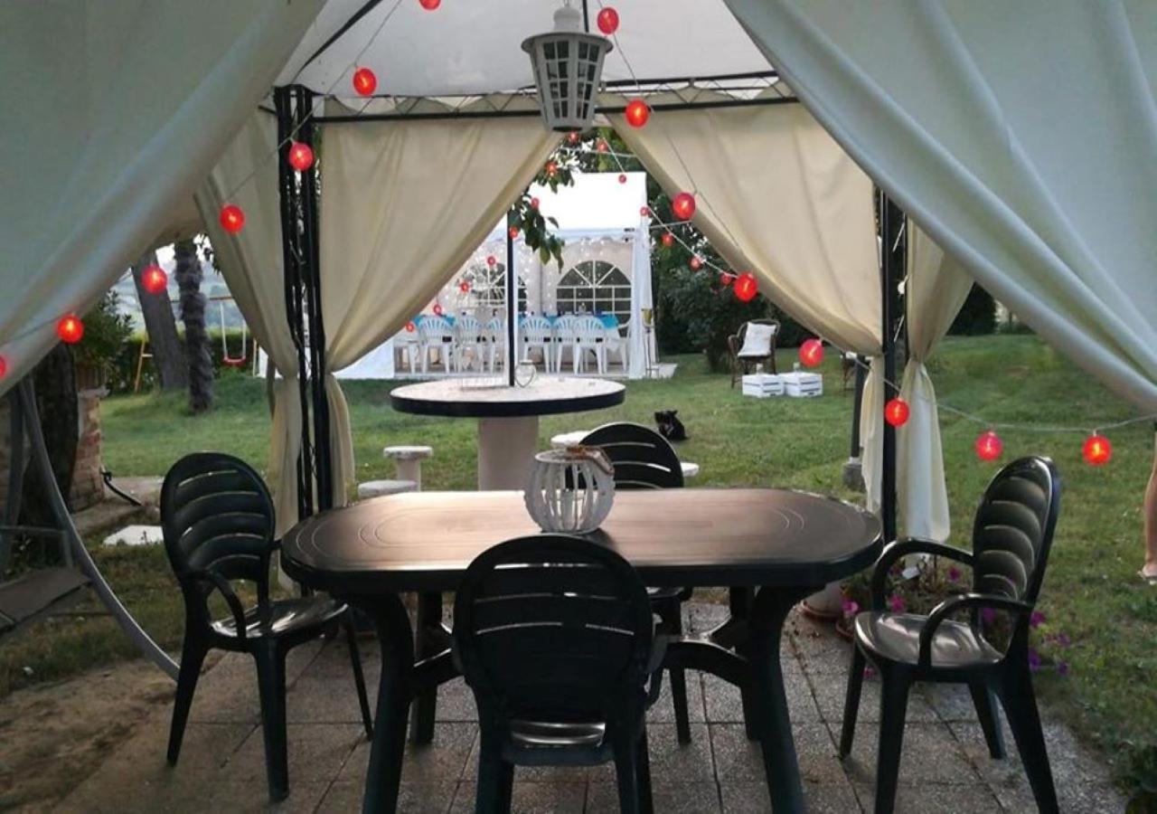 Il Melo Rosa Bed & Breakfast San Costanzo Exterior photo